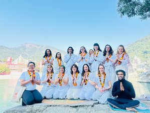 28 jours-200h en formation de professeur de yoga holistique à Rishikesh, Inde : Kundalini, Ayurveda, soins sonores, Yin, Iyengar