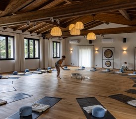 8 Tage Yin- und Yang-Yoga-Retreat auf Sardinien, Italien mit Boutique-Zimmer, Pool mit Meerblick und Spa - Photo 2