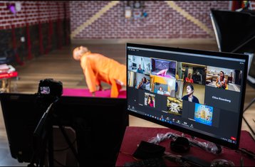 Selbstgesteuerte Online 300-Stunden Traditionelle Kundalini-Yoga-Lehrerausbildung mit optionalen Live-Sitzungen