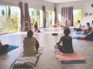 5 jours en stage de yoga, sophro, épanouissement et créativité en Provence