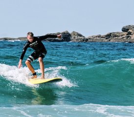 57 días de campamento de surf para todos los niveles y cursos de español en San Sebastián - Photo 1