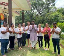 8 días de retiro de yoga con purificación hindú y sanación con sonido en Rishikesh, India - Photo 2