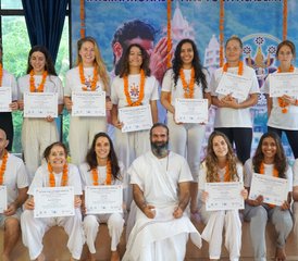 24 días de formación de profesorado de yoga kundalini tradicional de 200 horas en Swargashram, Rishikesh, India - Photo 3