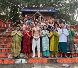 928-Daagse 200-urige Yoga Docentenopleiding Cursus met 4 Organische Massages en Kooklessen in Kerala  - Photo 1