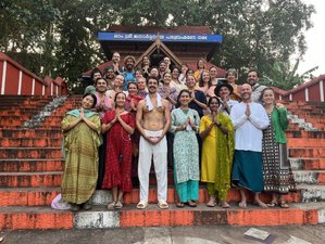 28 jours-200h en formation de professeur de yoga avec 4 massages bio et cours de cuisine au Kerala, Inde