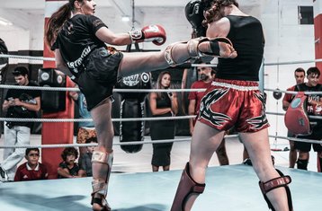 7-Daagse Muay Thai Vakantie: Power Woman en Gewichtsverlies Programma op La Palma Spanje