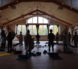 18-Daagse 200-Uur Natuur-Ingesloten Yoga Docentenopleiding op Bowen Island, Canada - Photo 5