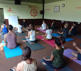 28 Tage 200-Stunden Ganzheitliche Yogalehrer-Ausbildung: Hatha, Ashtanga, Vinyasa, Naturheilkunde, Ayurveda in Rishikesh, Indien - Photo 4
