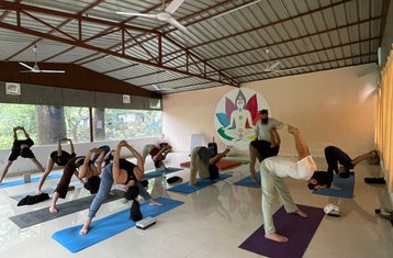 2 días de retiro de meditación y yoga en Rishikesh, India