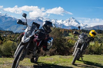 10 días de tour guiado en moto «East Meets West» en Georgia