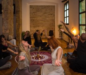 10 jours-100h en formation de professeur de yoga Abundancia On à Barcelone, Espagne - Photo 5