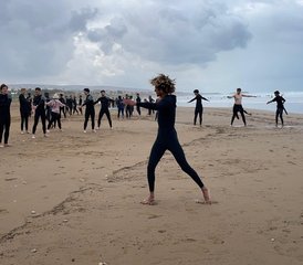 15 Jour Stage de Surf pour Débutants et Intermédiaires dans la Baie de Taghazout, à Tamraght, au Maroc - Photo 3