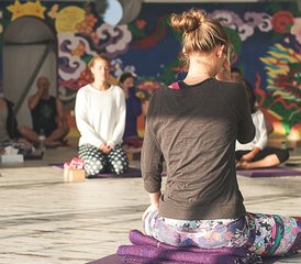 Formación híbrida de profesorado de yoga de 200 horas: online a tu ritmo y 8 días presencial en Cádiz, España - Photo 5