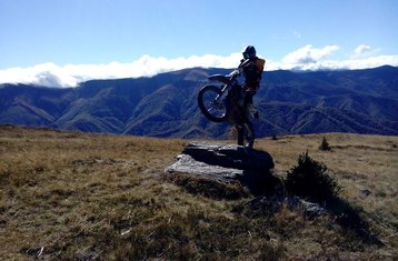 5 días de tour guiado en moto enduro «Get Your Buddy and Let's Ride» por la zona de Sibiu, Rumanía