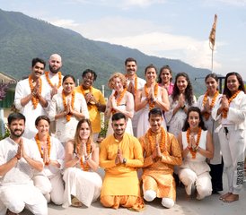 28 días de profesorado de yoga Hatha y Ashtanga-Vinyasa avanzado de 300 horas en Rishikesh, India - Photo 2