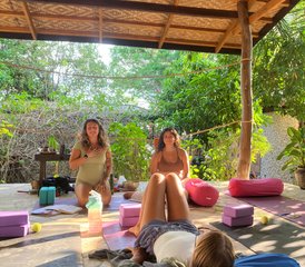 1010 días de formación de profesor de yin yoga, acupresión y MTC de 50 horas en Bira, Sulawesi Meridional, Indonesia - Photo 1