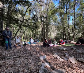 2 jours en stage de yoga, méditation, plantes et chamanisme dans le Var - Photo 5
