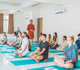 116 días de formación de profesorado de Yin Yoga de 50 horas en Rishikesh, India - Photo 1