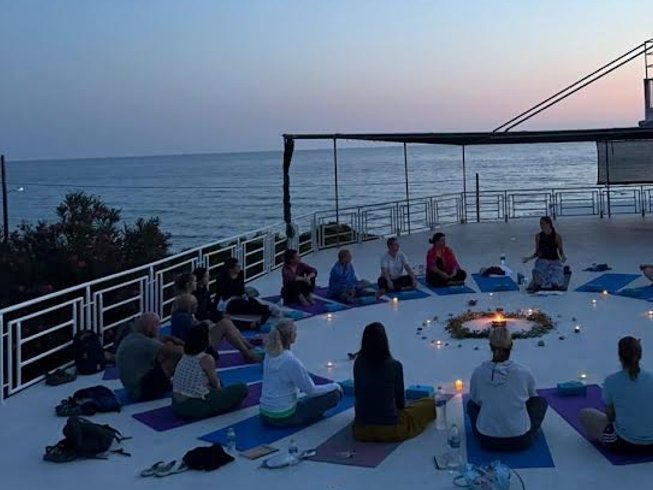 8 Tage Entspannung und Erneuerung Yoga-Urlaub mit Kajakfahren, Wandern und Erkundungstouren in Korfu, Griechenland