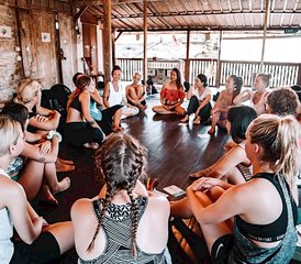 97 Tage 95-Stunden Hybrid Yoga­lehrer Ausbildung für Kinder und Jugendliche mit Achtsamkeit in Bali, Indonesien - Photo 1
