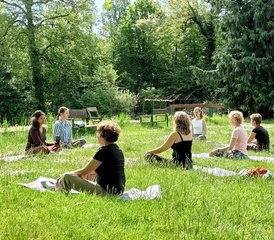 714 Tage Yoga Retreat mit Fortgeschrittener Asana und Gehmeditation in Champagne-Ardenne, Frankreich - Photo 1