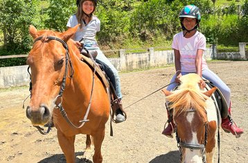 7-Daagse All-Inclusive Familie Natural Horsemanship en Yoga Vakantie in Tucurrique, Costa Rica